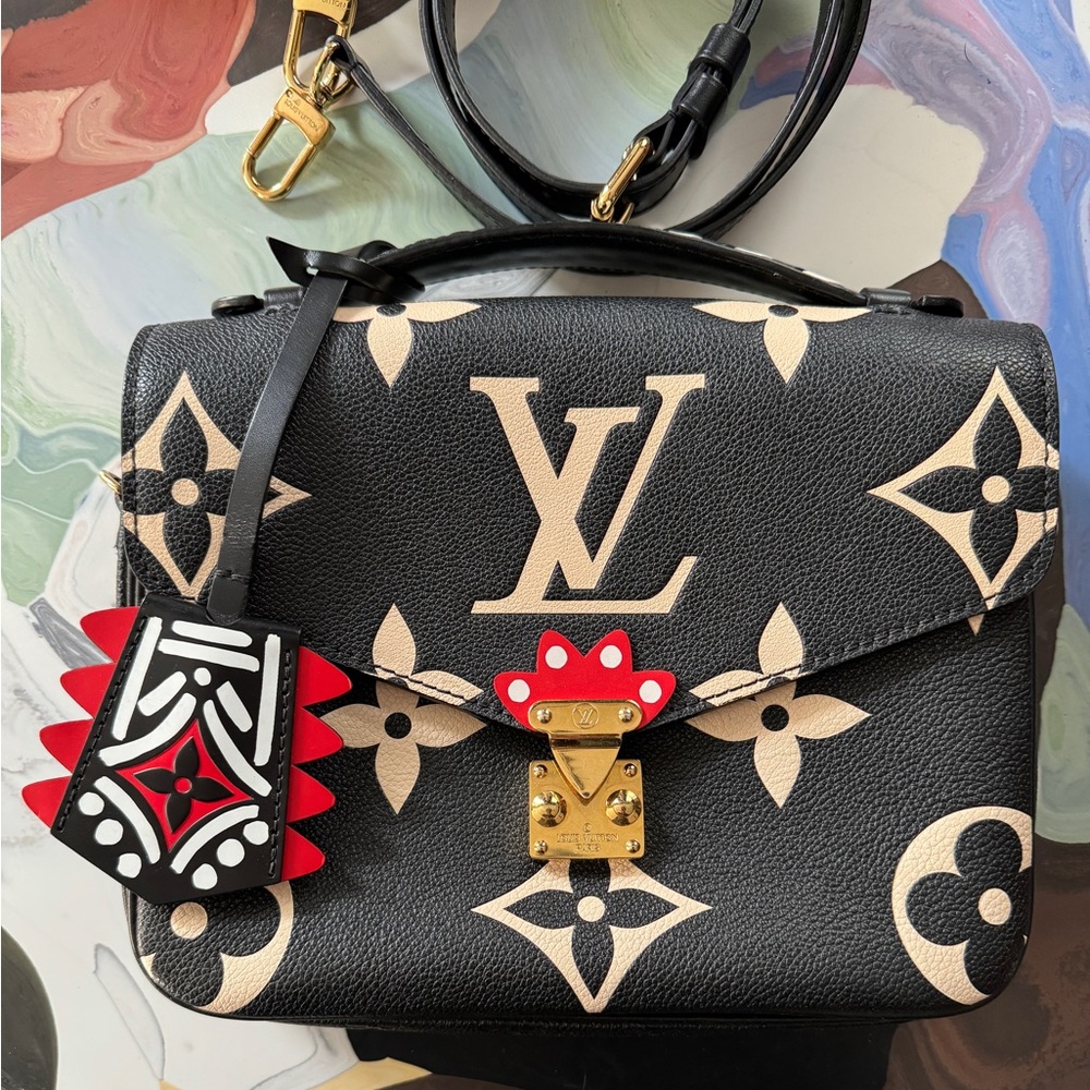 Louis Vuitton “Crafty” Métis Pochette Black & White